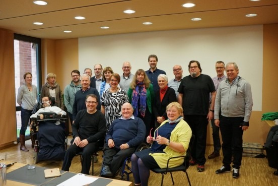 Die GRÜNE Fraktion auf ihrer Tagung in Hagen gemeinsam mit den Gästen.
