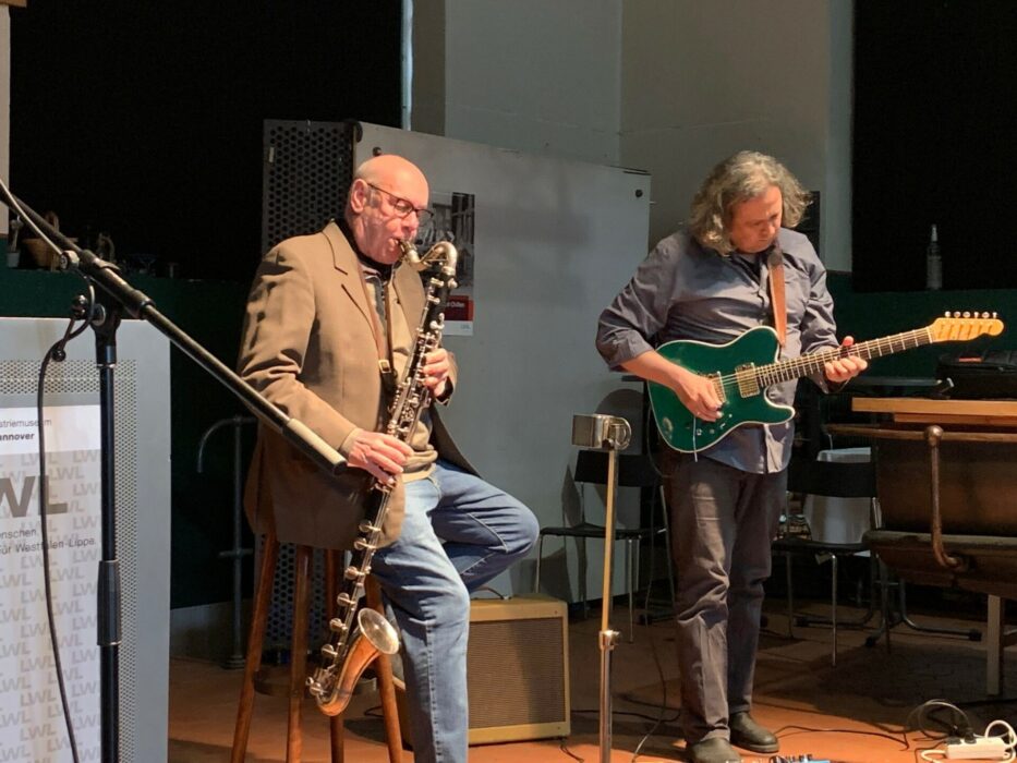 „Schuften und Chillen“ – stellvertretende Präsidentin eröffnet Ausstellung